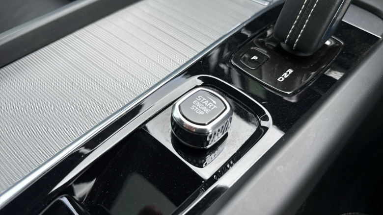 Volvo Xc60 2.0 B5P R DESIGN 5dr AWD Geartronic Petrol Estate